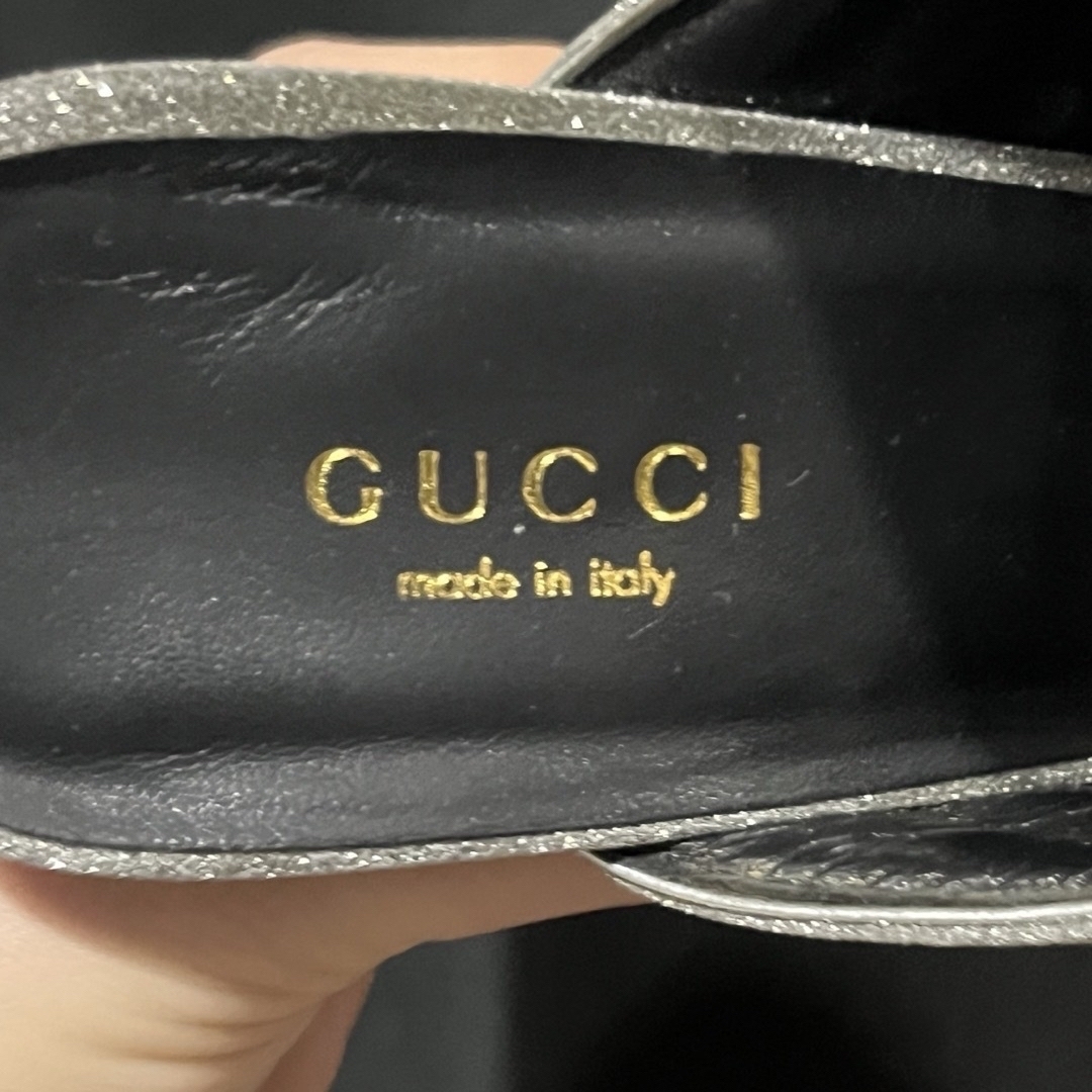 Gucci(グッチ)のGUCCI シルバーグリッター サンダル レディースの靴/シューズ(サンダル)の商品写真