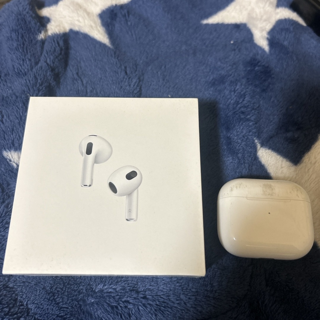 Apple(アップル)のアップル AirPods 第3世代 MME73J/A スマホ/家電/カメラのオーディオ機器(ヘッドフォン/イヤフォン)の商品写真