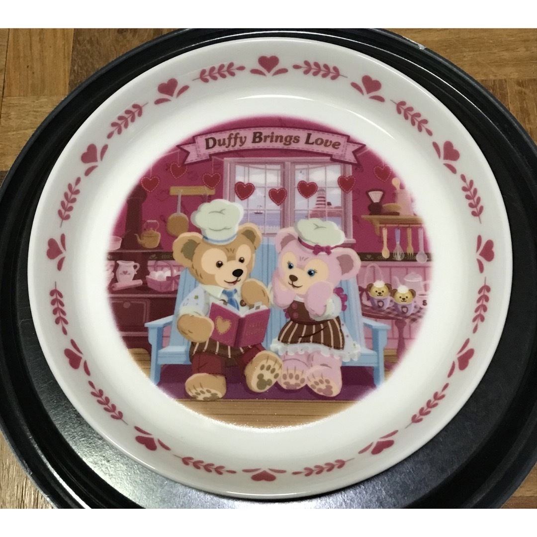 Disney(ディズニー)のディズニー ダッフィー シェリーメイ 食器 プレート エンタメ/ホビーのおもちゃ/ぬいぐるみ(キャラクターグッズ)の商品写真