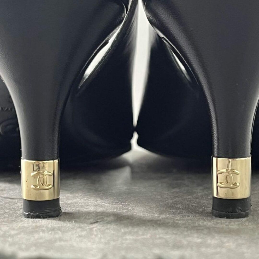 CHANEL(シャネル)の11i17 イタリア製 CHANEL シャネル ストラップ ヒール パンプス ココマーク パール サイズ36 ブラック レザー レディース レディースの靴/シューズ(ハイヒール/パンプス)の商品写真