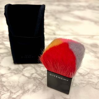 ジバンシィ(GIVENCHY)のジバンシー　チークブラシ　四色　未使用品(チーク/フェイスブラシ)