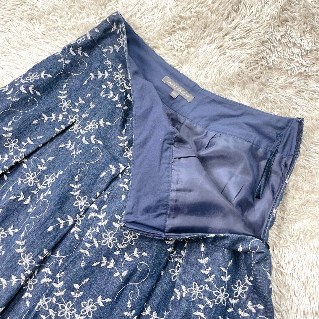 LAURA ASHLEY(ローラアシュレイ)の美品✨️ローラアシュレイ 刺繍 花柄スカート デニムスカート 11号 Lサイズ レディースのスカート(ひざ丈スカート)の商品写真