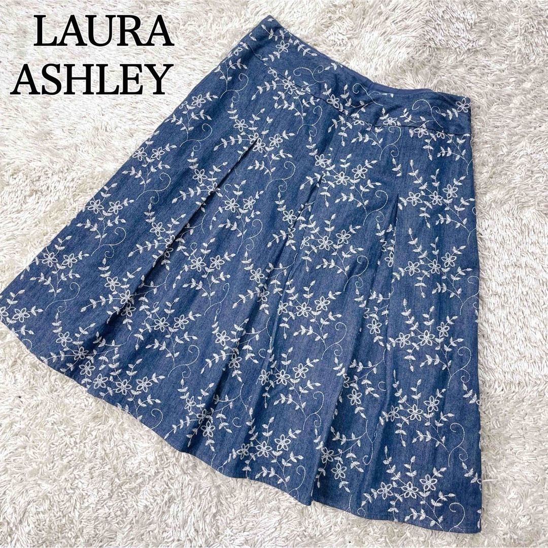 LAURA ASHLEY(ローラアシュレイ)の美品✨️ローラアシュレイ 刺繍 花柄スカート デニムスカート 11号 Lサイズ レディースのスカート(ひざ丈スカート)の商品写真