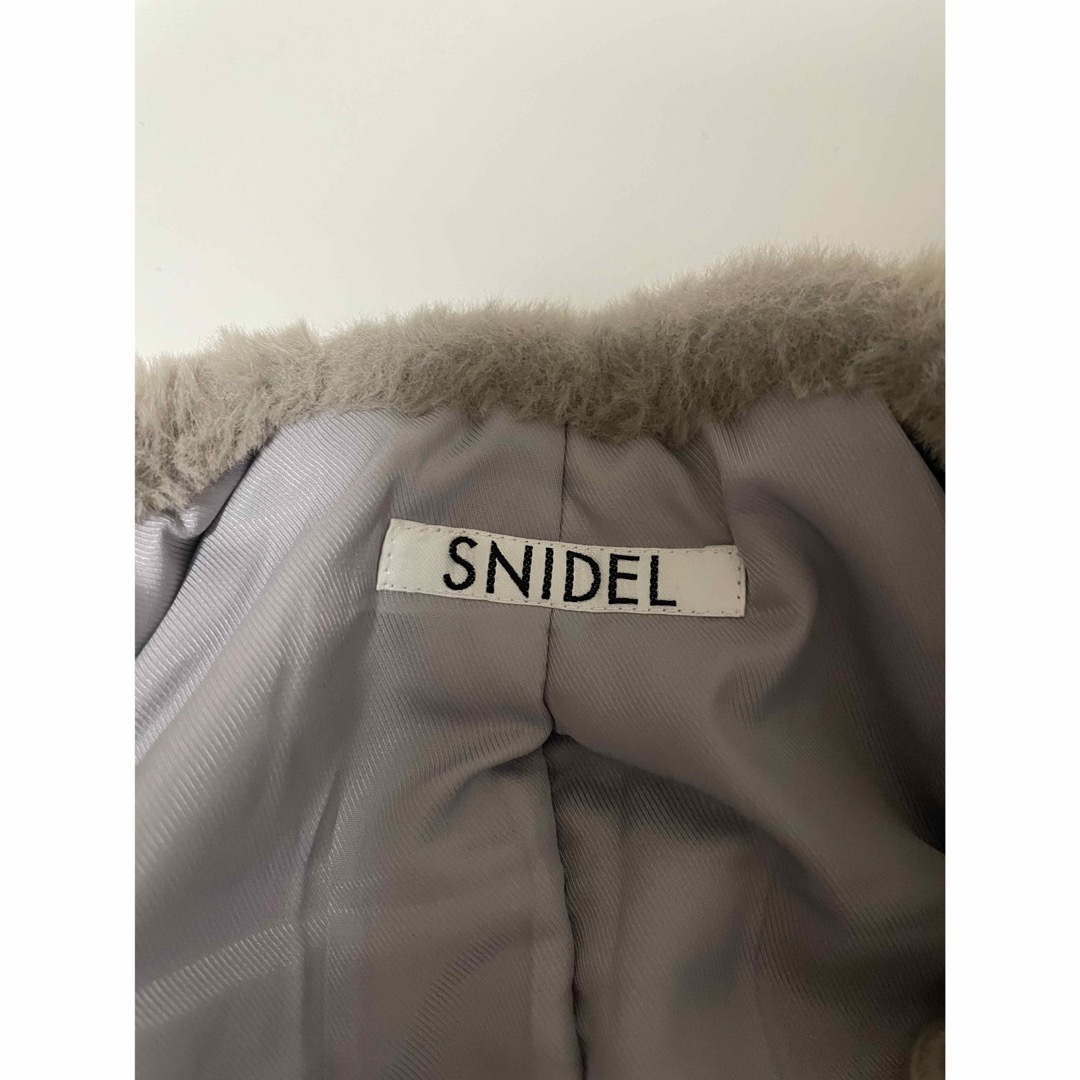 SNIDEL(スナイデル)のSNIDEL スナイデル　ファーブルゾン　グレーベージュ レディースのジャケット/アウター(ブルゾン)の商品写真