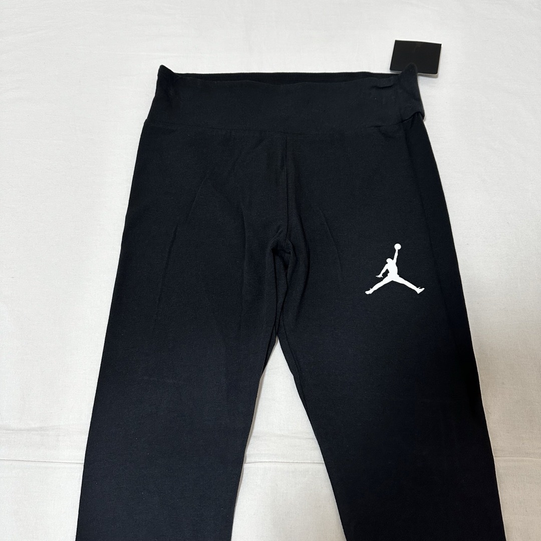 Jordan Brand（NIKE）(ジョーダン)の新品　150 ジョーダン　レギンス　パンツ　NIKE ナイキ キッズ/ベビー/マタニティのキッズ服女の子用(90cm~)(パンツ/スパッツ)の商品写真