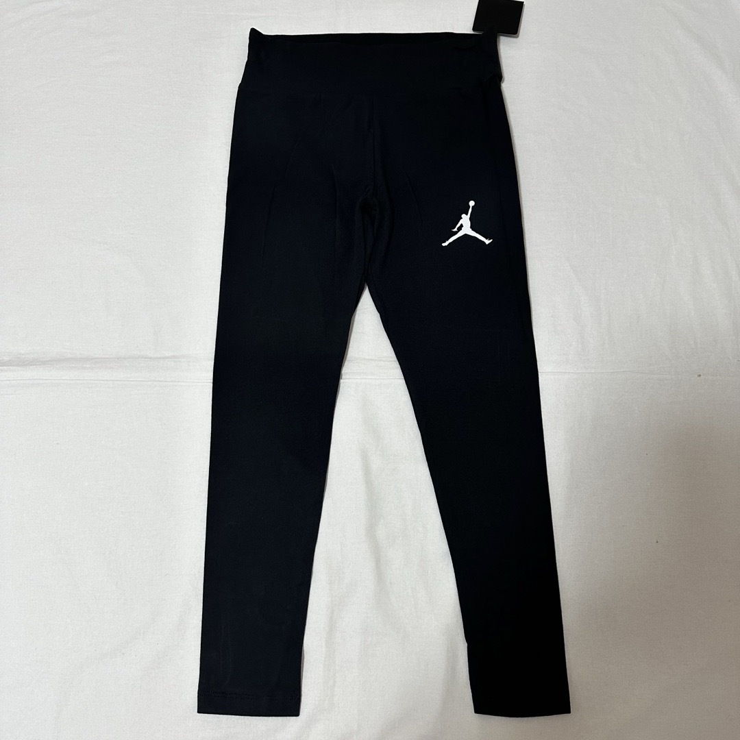 Jordan Brand（NIKE）(ジョーダン)の新品　150 ジョーダン　レギンス　パンツ　NIKE ナイキ キッズ/ベビー/マタニティのキッズ服女の子用(90cm~)(パンツ/スパッツ)の商品写真