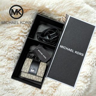 マイケルコース(Michael Kors)のマイケルコース AirPods ケース MKシグネチャー ネックストラップ付(ヘッドフォン/イヤフォン)