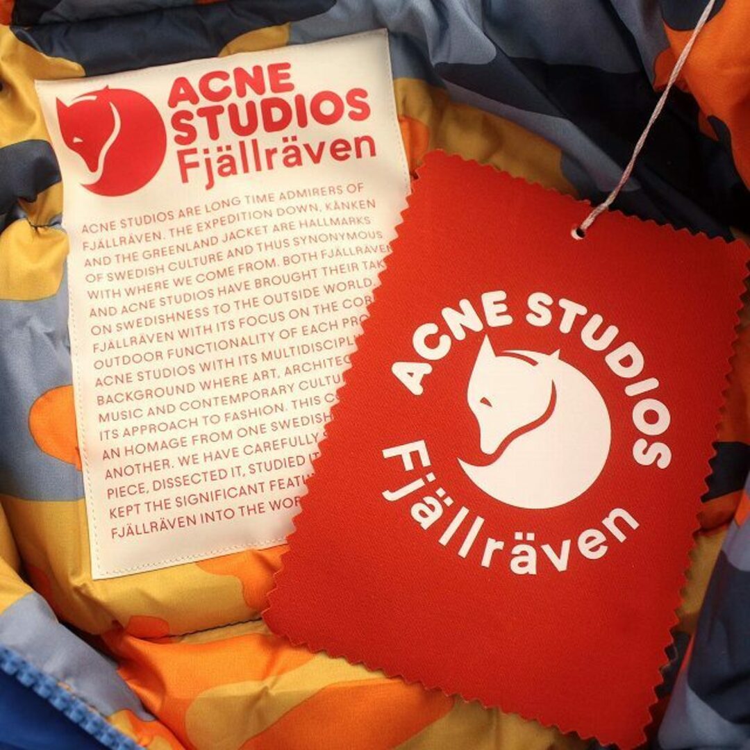 アクネ AcneStudios Fjallraven ダウンジャケット S 青 レディースのジャケット/アウター(ダウンジャケット)の商品写真