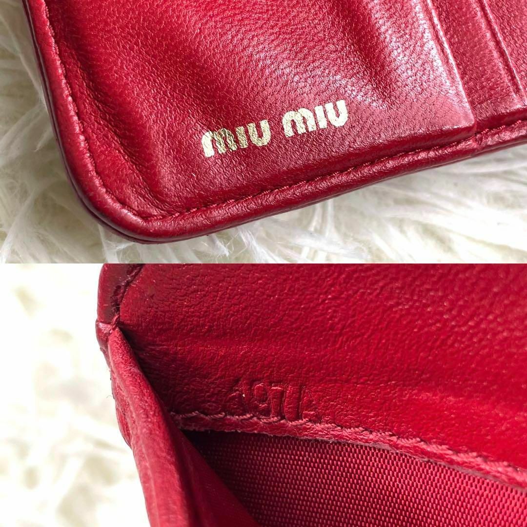 miumiu(ミュウミュウ)の⋟人気品⋞ / ミュウミュウ マトラッセコンパクトジッピーウォレット レッド レディースのファッション小物(財布)の商品写真