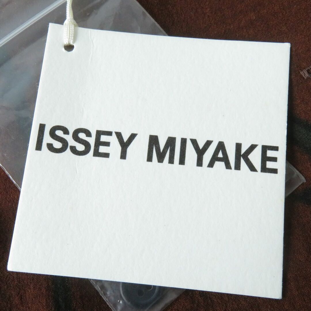 ISSEY MIYAKE(イッセイミヤケ)の未使用品☆定価77000円 正規品 イッセイミヤケ レイヤード風 ノースリーブ ロングシャツ/クリーパーシャツ ブラウン×オレンジ 2 日本製 レディースのトップス(シャツ/ブラウス(半袖/袖なし))の商品写真