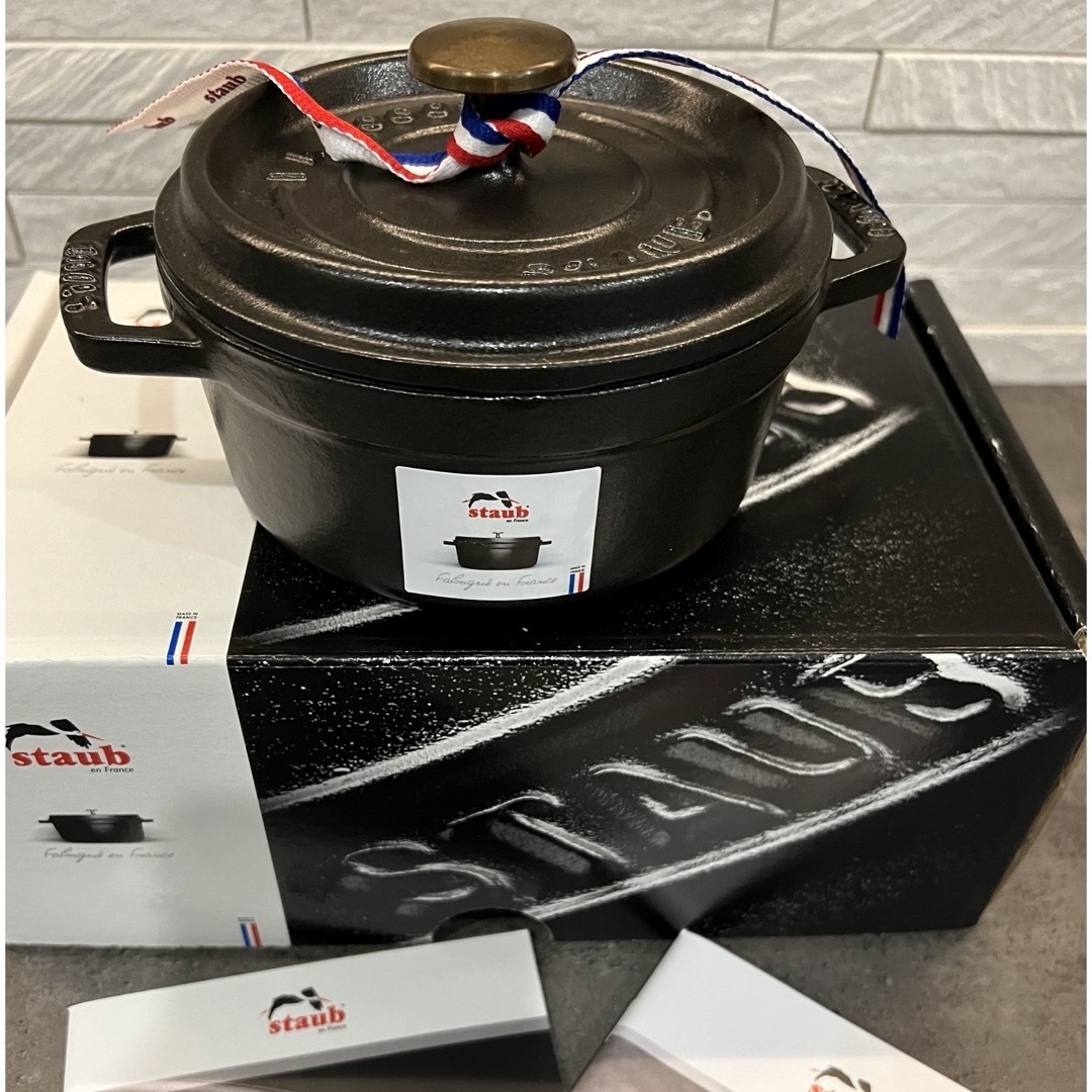 STAUB(ストウブ)のSTAUB ストウブ・ピコ・ココットラウンド【黒】12㎝ インテリア/住まい/日用品のキッチン/食器(鍋/フライパン)の商品写真