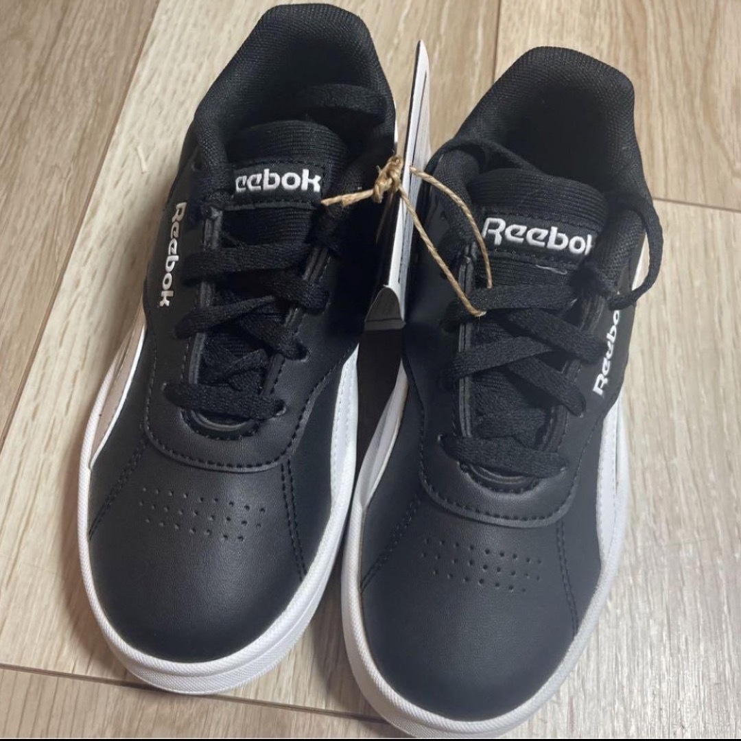 Reebok(リーボック)の新品 17 キッズ 運動靴 黒 シューズ 通園 男の子女の子 入学卒園 新学期 キッズ/ベビー/マタニティのキッズ靴/シューズ(15cm~)(スニーカー)の商品写真