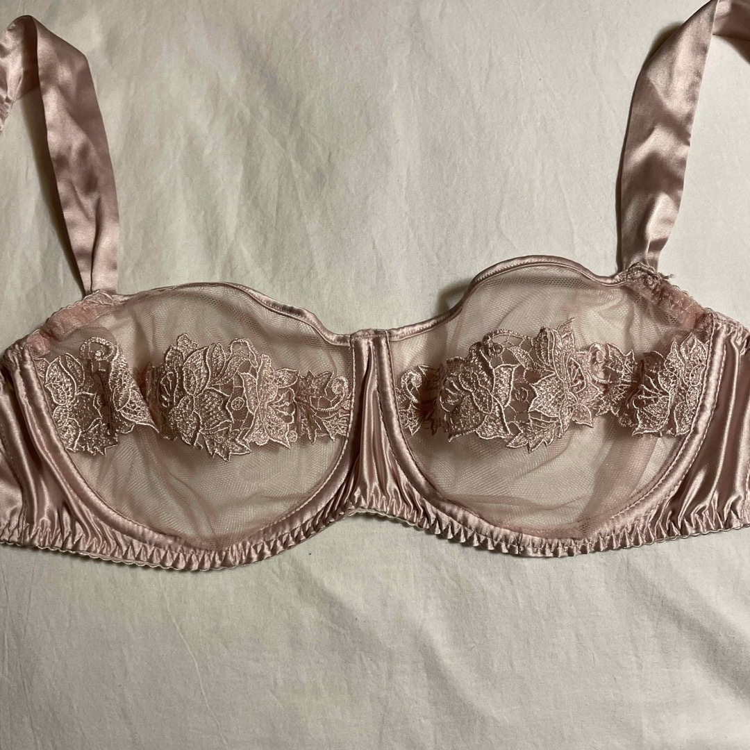 Simone Perele(シモーヌペレール)のFleur of Englandブラジャー UK30E 国産F65 G65ピンク レディースの下着/アンダーウェア(ブラ)の商品写真