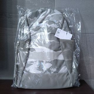 ナイキ(NIKE)の【新品】NIKE バックパック リュック カモフラ ブラジリア 男女兼用 24L(バッグパック/リュック)