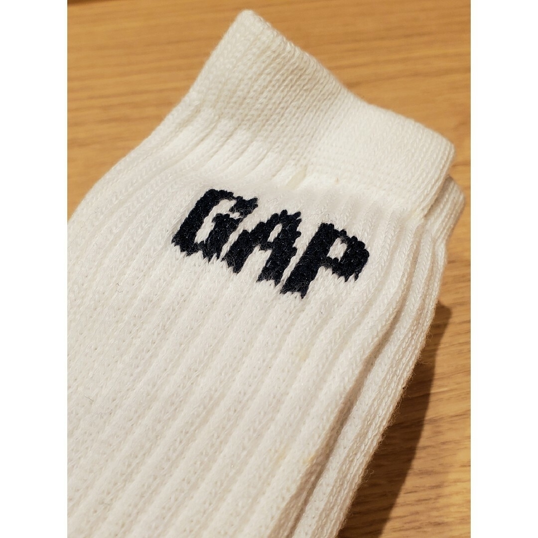 GAP(ギャップ)のGAP ボーイズ ソックス 5足組 S ホワイト かかと、つま先等に薄汚れ有 キッズ/ベビー/マタニティのこども用ファッション小物(靴下/タイツ)の商品写真