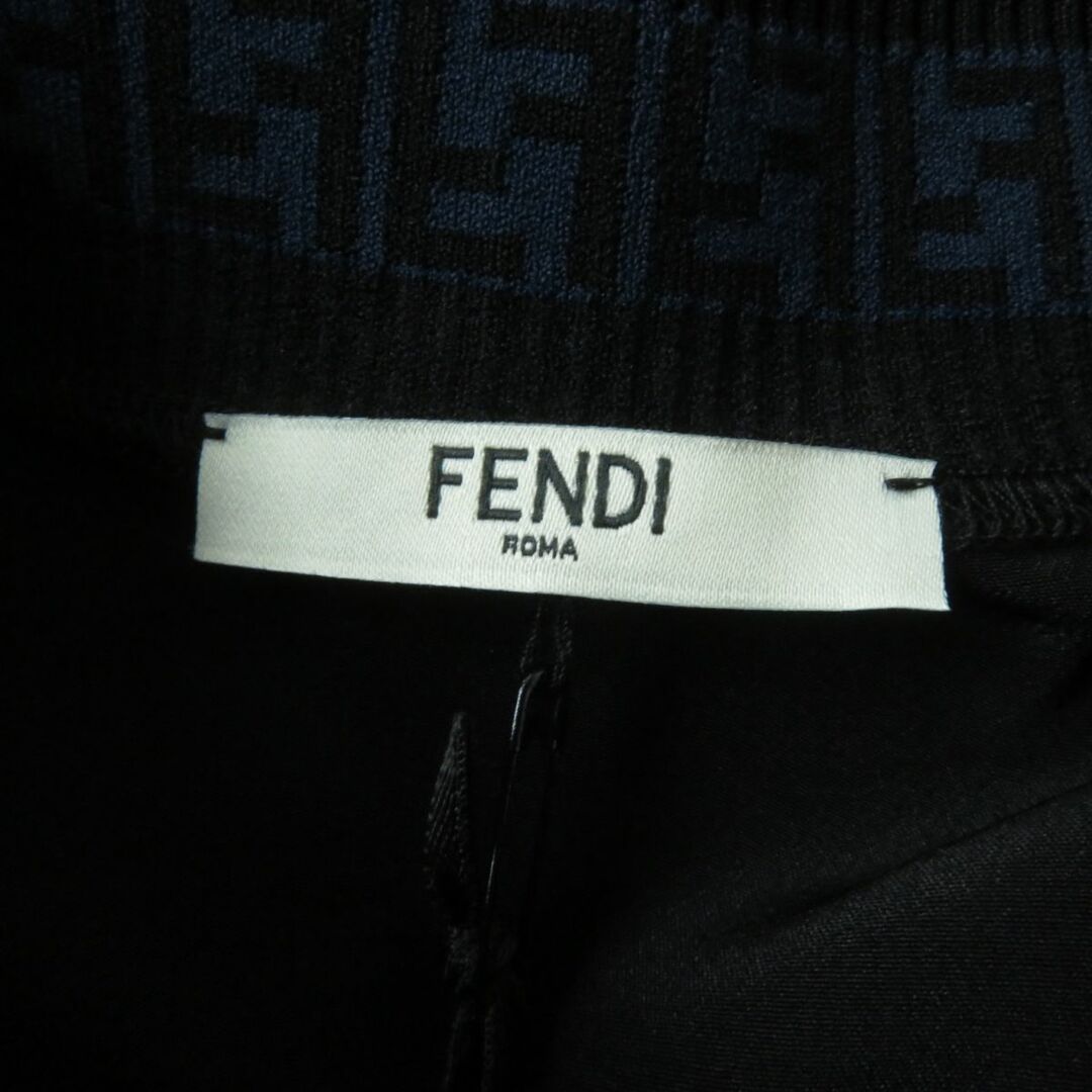 FENDI(フェンディ)の未使用品☆正規 フェンディ 19年 FS7126 FFロゴ/ズッカ柄 モックネック シルク100％ フレンチスリーブ ブラウス ブラック 36 ブルガリア製 レディースのトップス(カットソー(半袖/袖なし))の商品写真