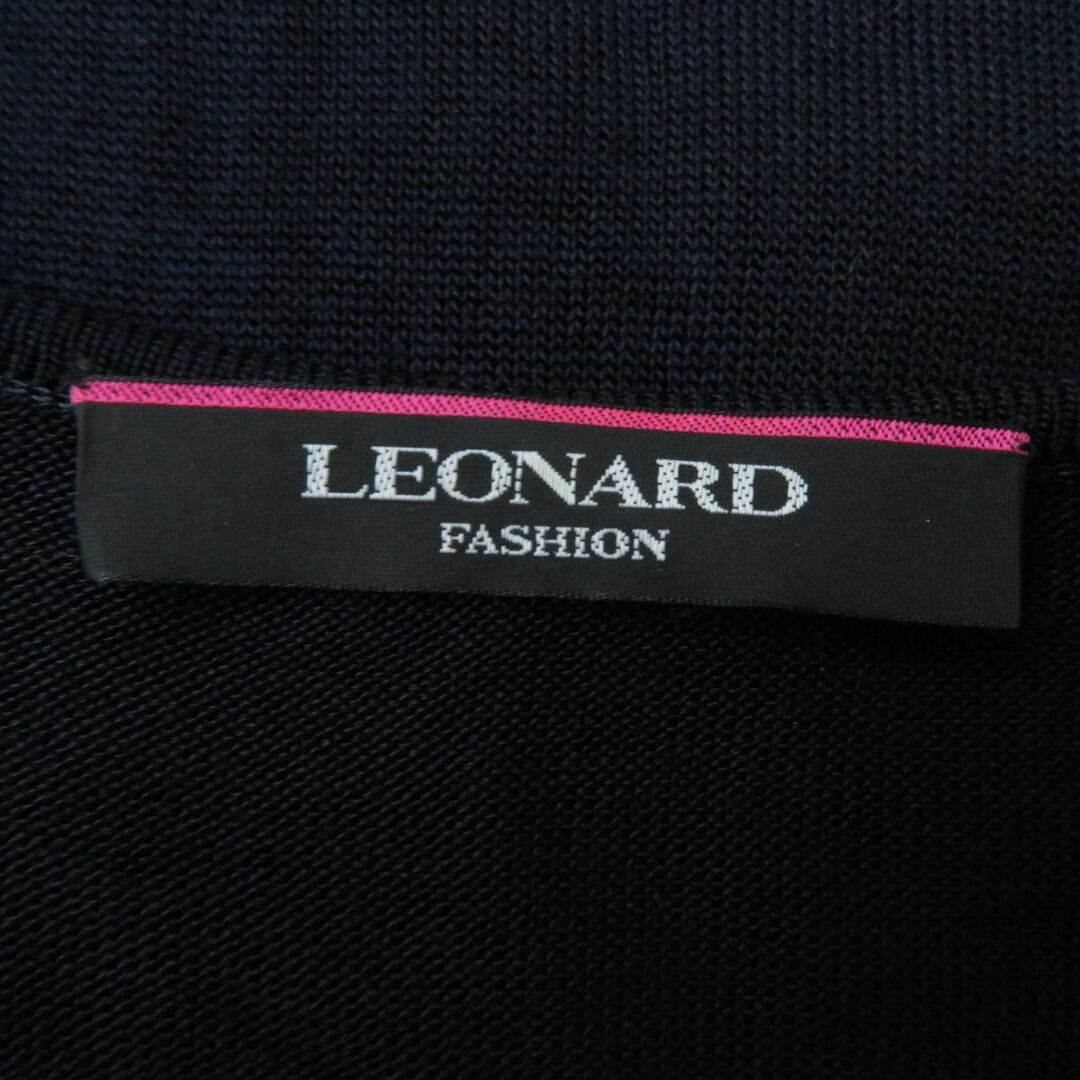 LEONARD(レオナール)の極美◎正規品 レオナールファッション 花柄デザイン シルク混 ロゴプレート付 半袖ニット/チュニック ネイビー×マルチカラー38 日本製 レディースのトップス(ニット/セーター)の商品写真