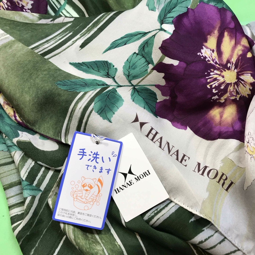 HANAE MORI(ハナエモリ)の森英恵……シルクスカーフ……新品未使用 レディースのファッション小物(バンダナ/スカーフ)の商品写真