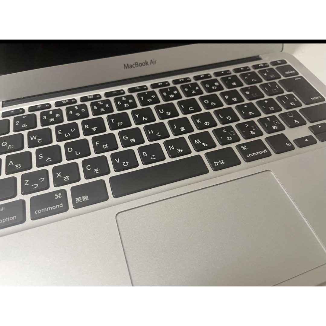 Apple(アップル)のMac air 11インチ 4GB 箱、充電器付き スマホ/家電/カメラのPC/タブレット(ノートPC)の商品写真