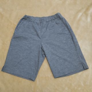 ユニクロ(UNIQLO)のユニクロ　ズボン　160　ハーフ丈　グレー　キッズ　夏物(パンツ/スパッツ)