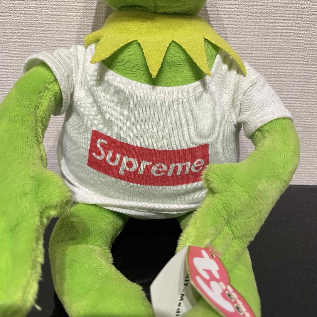 SESAME STREET(セサミストリート)のSupreme カーミット ぬいぐるみ エンタメ/ホビーのおもちゃ/ぬいぐるみ(ぬいぐるみ)の商品写真