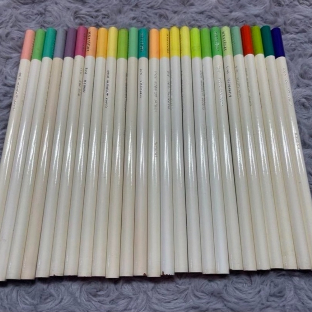 トンボ鉛筆(トンボエンピツ)の色辞典　色鉛筆　25本セット エンタメ/ホビーのアート用品(色鉛筆)の商品写真