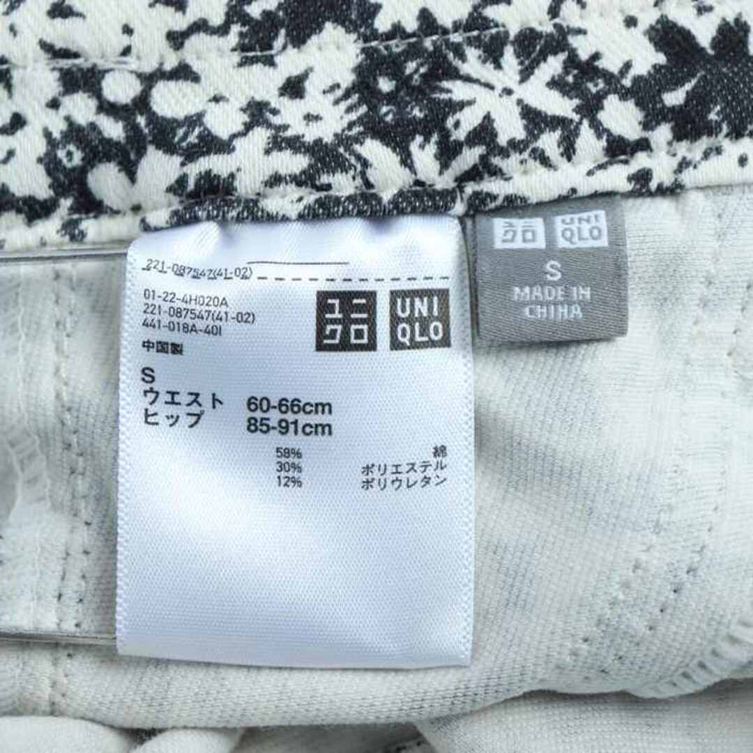 UNIQLO(ユニクロ)のユニクロ スキニーパンツ デニム 花柄  レディース Sサイズ ブラック ホワイト UNIQLO レディースのパンツ(スキニーパンツ)の商品写真