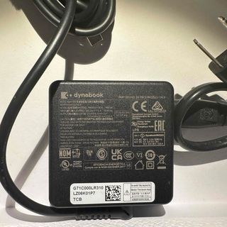 美品 純正品 dynabook コンパクト ACアダプター 65W Type-C(PC周辺機器)