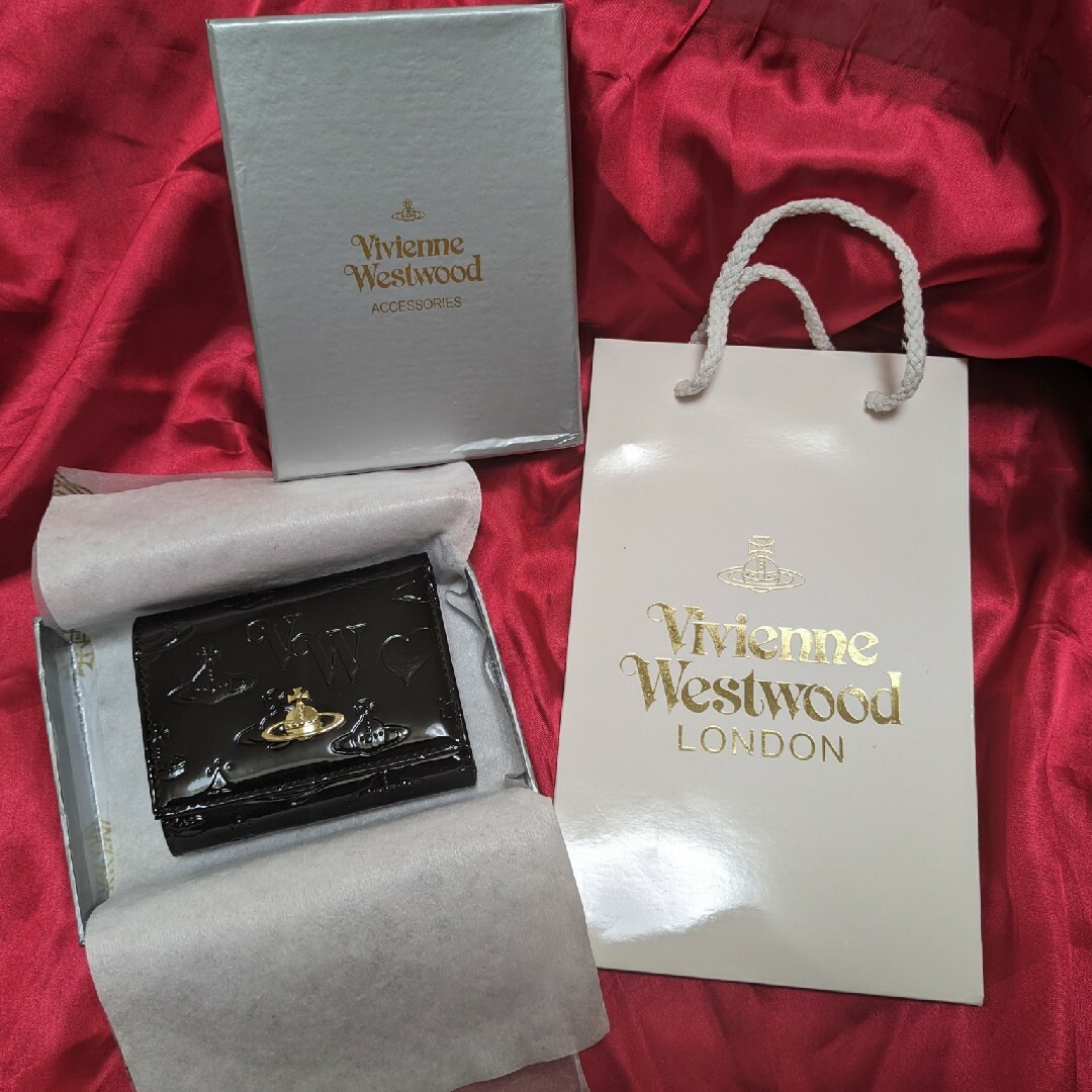 Vivienne Westwood(ヴィヴィアンウエストウッド)の【新品未使用】　ヴィヴィアンウエストウッド 三つ折財布　黒　エナメル　がま口 レディースのファッション小物(財布)の商品写真