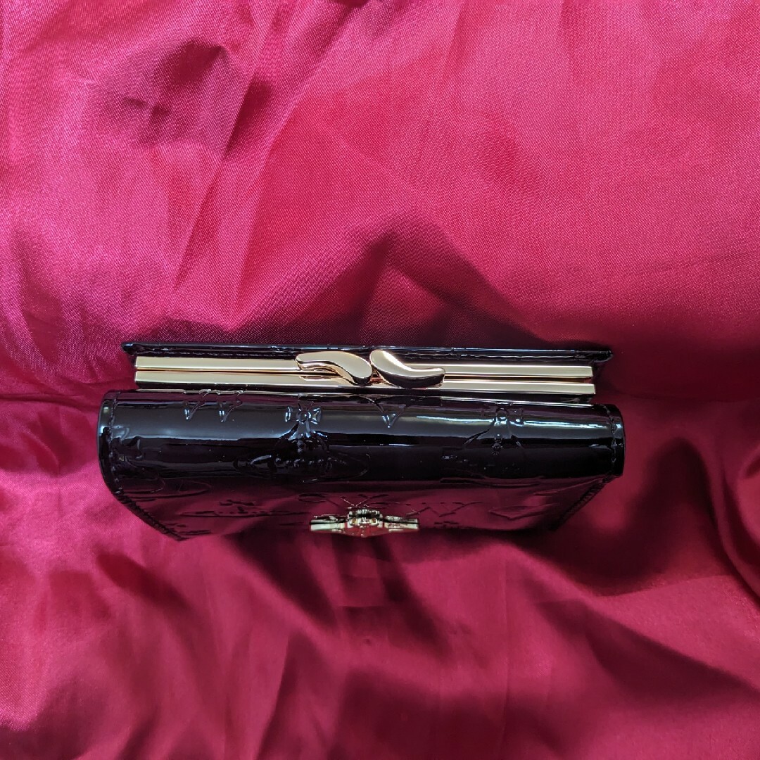 Vivienne Westwood(ヴィヴィアンウエストウッド)の【新品未使用】　ヴィヴィアンウエストウッド 三つ折財布　黒　エナメル　がま口 レディースのファッション小物(財布)の商品写真