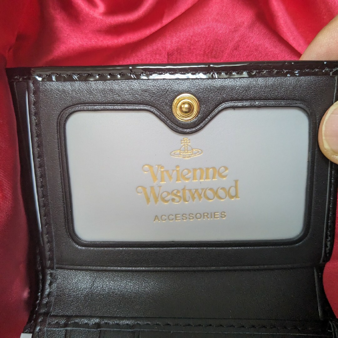 Vivienne Westwood(ヴィヴィアンウエストウッド)の【新品未使用】　ヴィヴィアンウエストウッド 三つ折財布　黒　エナメル　がま口 レディースのファッション小物(財布)の商品写真