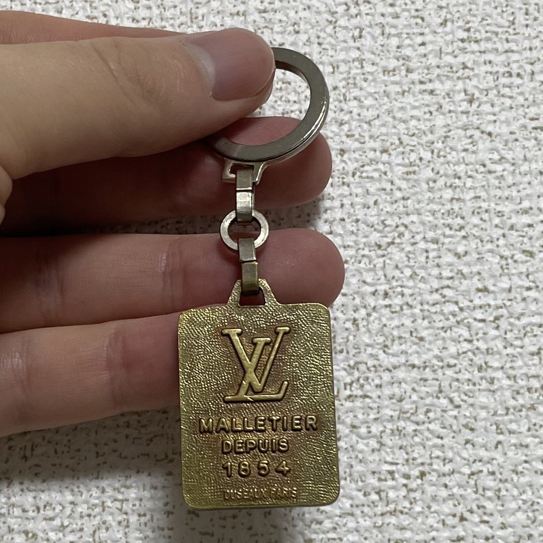 LOUIS VUITTON(ルイヴィトン)のルイヴィトン　マルティエ　1854キーホルダー レディースのファッション小物(キーホルダー)の商品写真