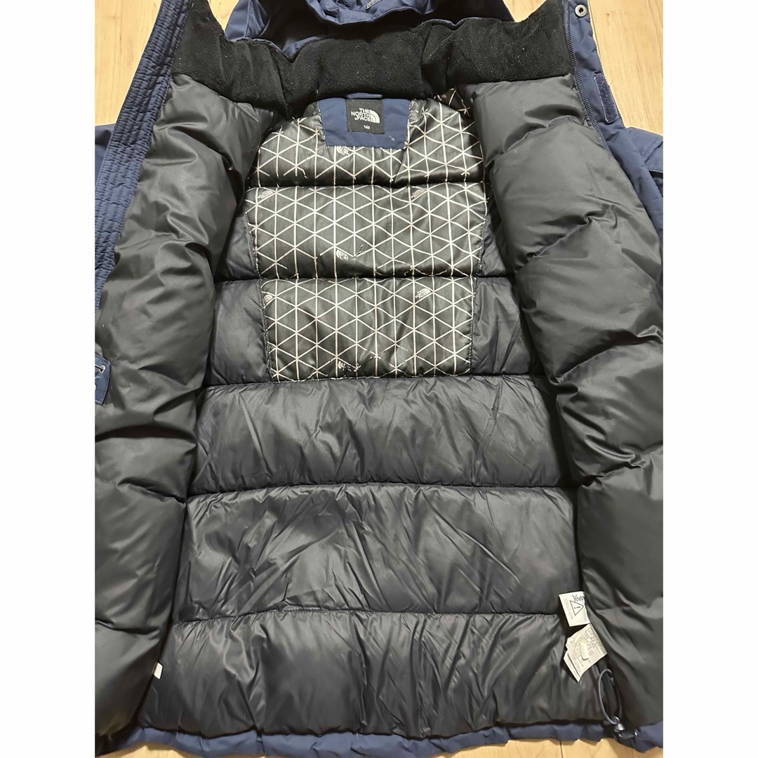 THE NORTH FACE(ザノースフェイス)の中古 ノースフェイス　ダウンコートPROHEAT DRYVENT 140NAVY キッズ/ベビー/マタニティのキッズ服女の子用(90cm~)(ジャケット/上着)の商品写真