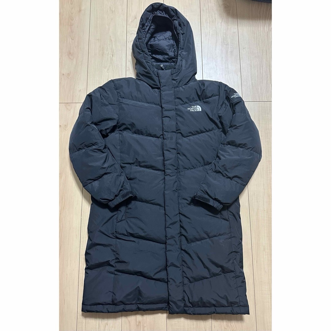 THE NORTH FACE(ザノースフェイス)の中古　ノースフェイス　キッズ　ダウンコート　 BLACK 150サイズ キッズ/ベビー/マタニティのキッズ服女の子用(90cm~)(ジャケット/上着)の商品写真