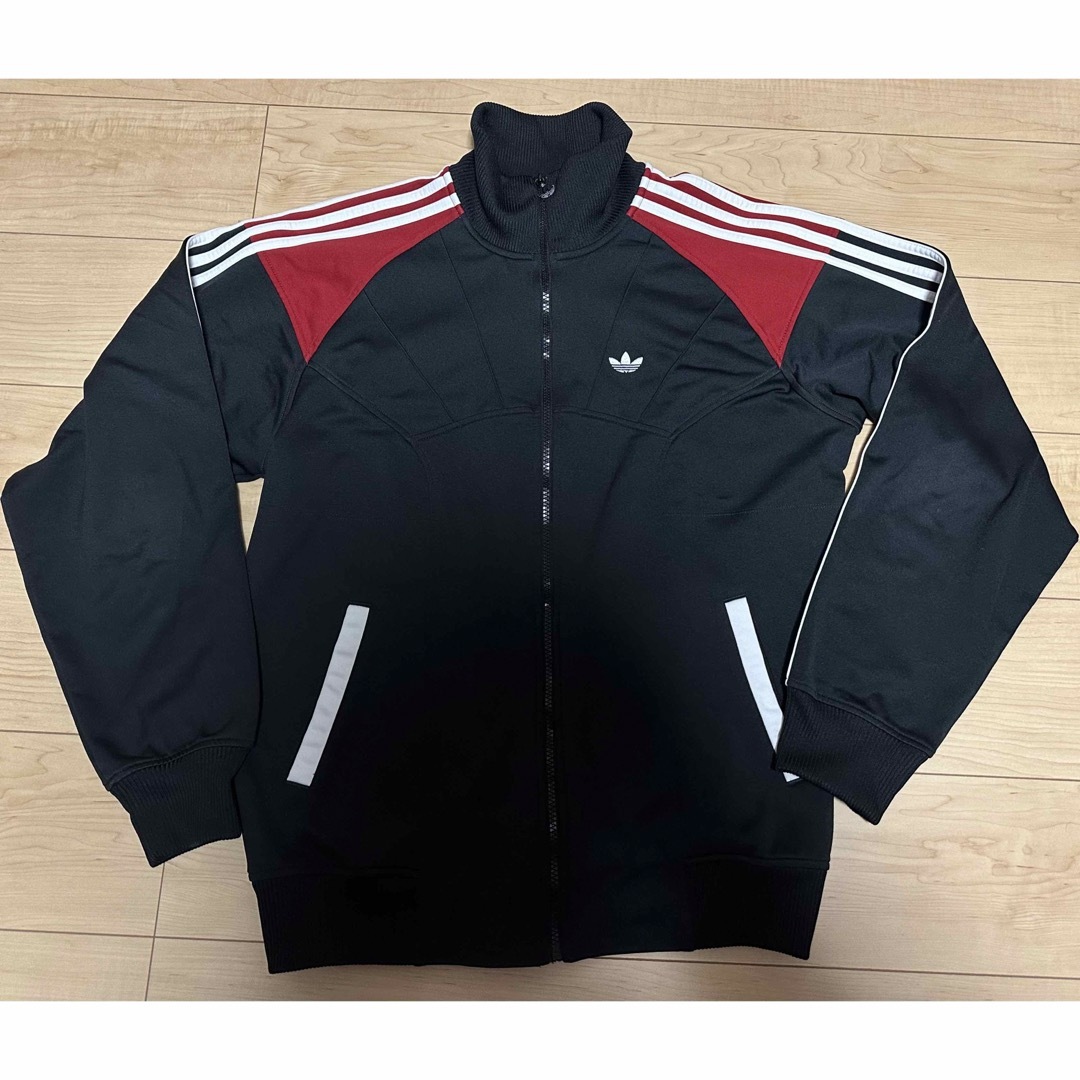 adidas(アディダス)の中古　レア物！　adidas 3ストライプ　トラックジャケット　XLサイズす メンズのトップス(ジャージ)の商品写真