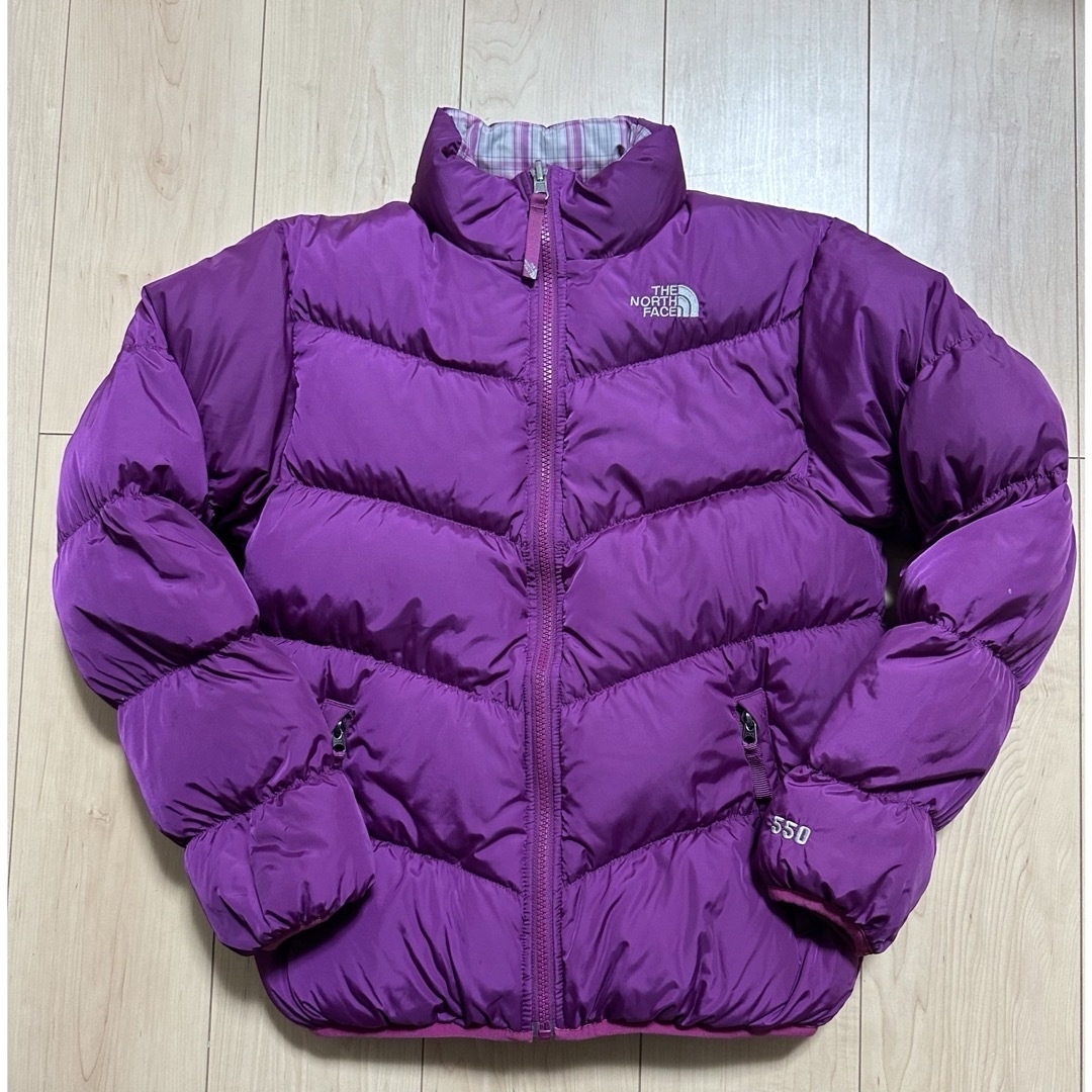 THE NORTH FACE(ザノースフェイス)の中古　ノースフェイス　140サイズ　リバーシブル　ダウンジャケット　550フィル キッズ/ベビー/マタニティのキッズ服女の子用(90cm~)(ジャケット/上着)の商品写真