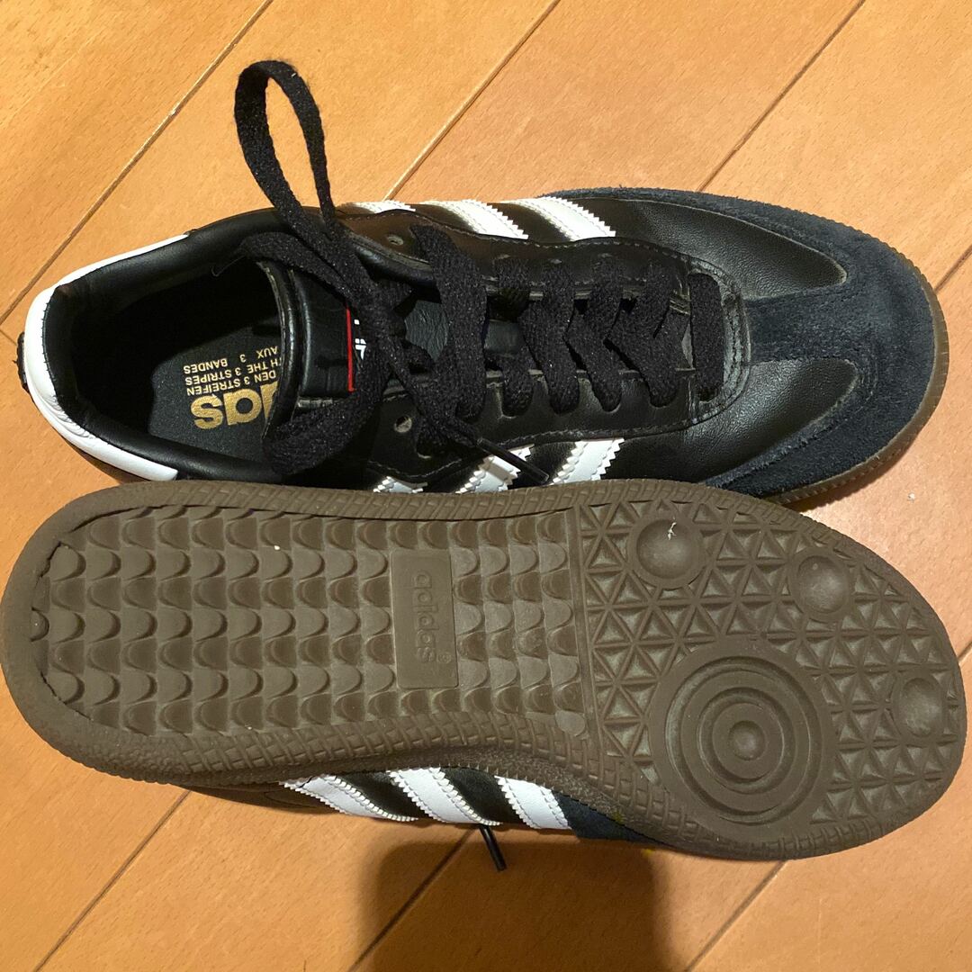 adidas(アディダス)のadidas samba レザースニーカー　サンバ　美品 レディースの靴/シューズ(スニーカー)の商品写真