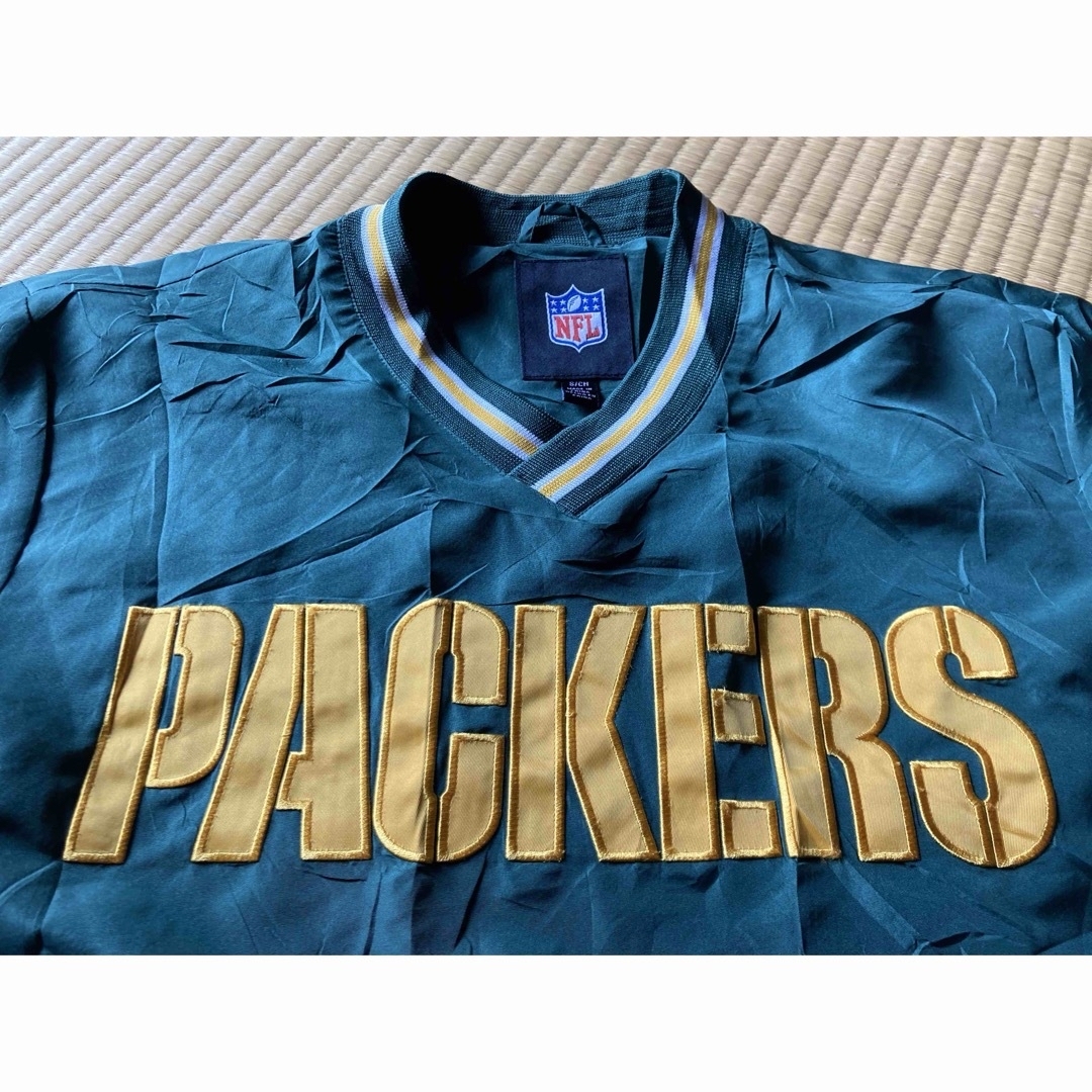 NFL パッカーズナイロンプルオーバー　刺繍ロゴ　サイドジップ　ラインリブ メンズのジャケット/アウター(ナイロンジャケット)の商品写真