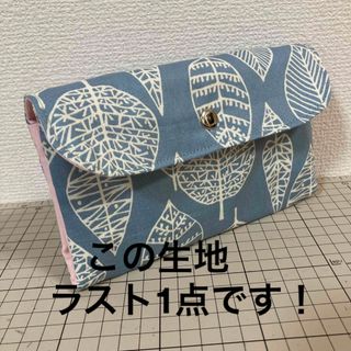 ハンドメイド　北欧風リーフ柄　リメイクジーンズ　通帳ケース　マルチポーチ(ポーチ)