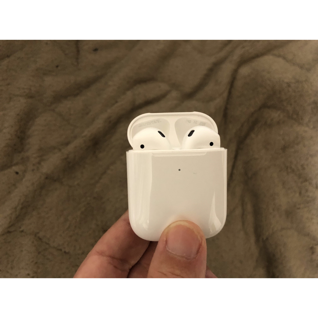 Apple(アップル)のアップル Airpods 第2世代 スマホ/家電/カメラのオーディオ機器(ヘッドフォン/イヤフォン)の商品写真