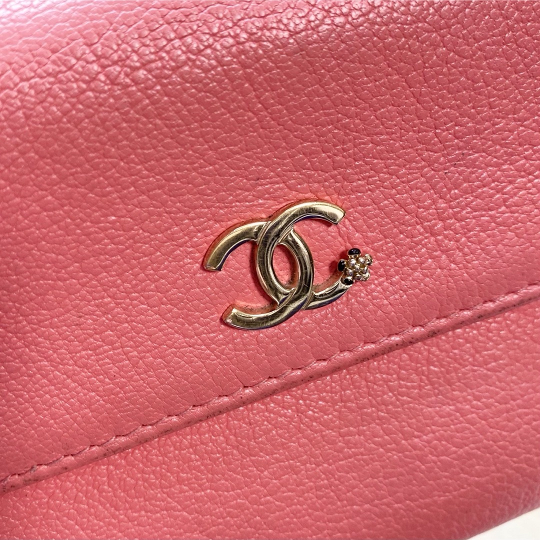 CHANEL(シャネル)のCHANEL シャネル ラッキーフラワー ココマーク ラウンドファスナー レディースのファッション小物(財布)の商品写真