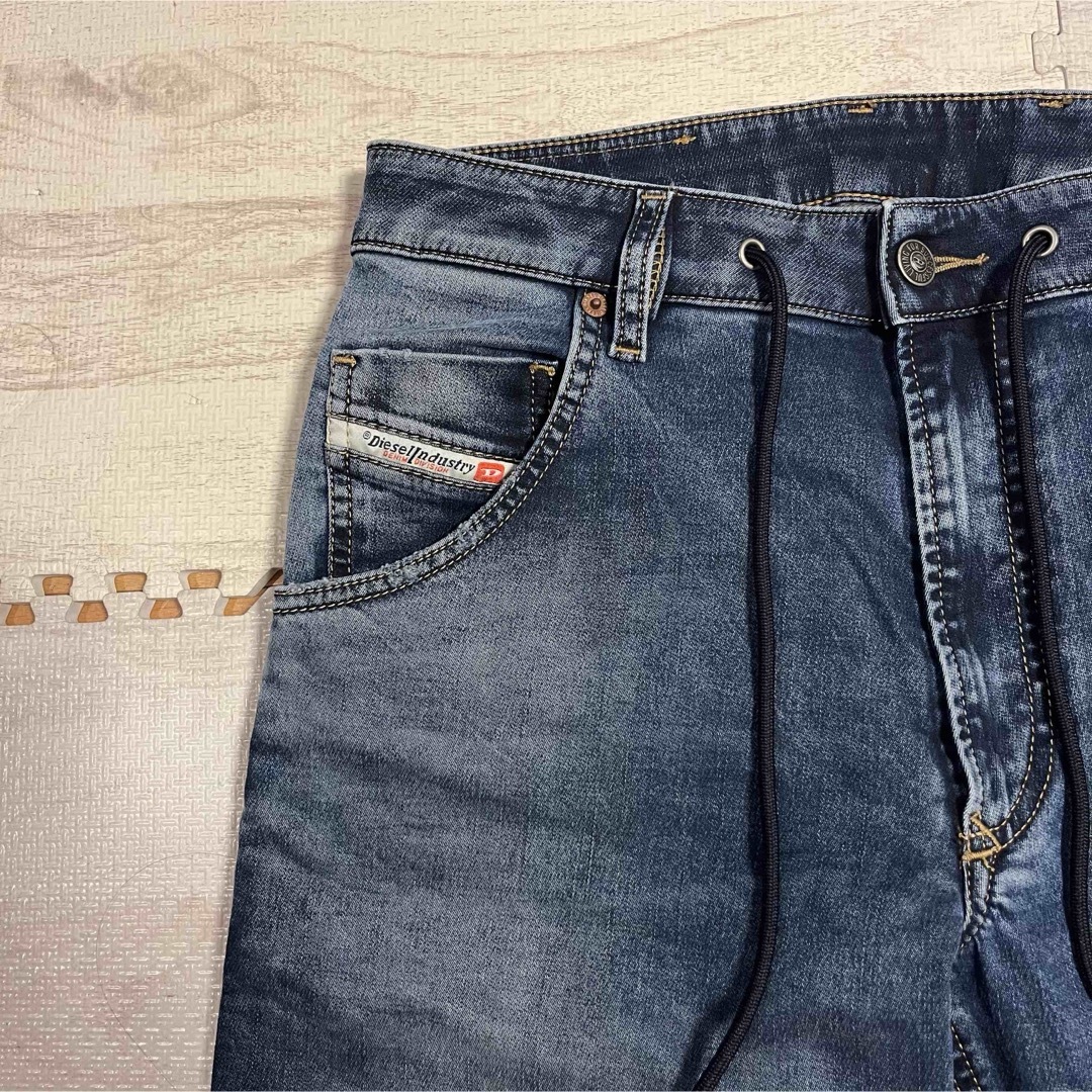 DIESEL(ディーゼル)のDIESEL デニムパンツ KROOLEY ジョグジーンズ W30 Mサイズ メンズのパンツ(デニム/ジーンズ)の商品写真