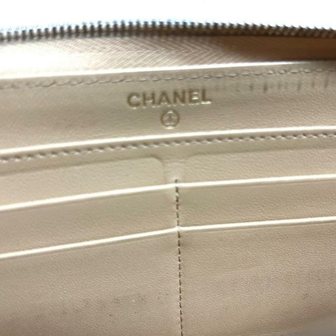 CHANEL(シャネル)のCHANEL(シャネル) 長財布 マトラッセ ベージュ ラウンドファスナー/ココマーク/ゴールド金具 ラムスキン レディースのファッション小物(財布)の商品写真