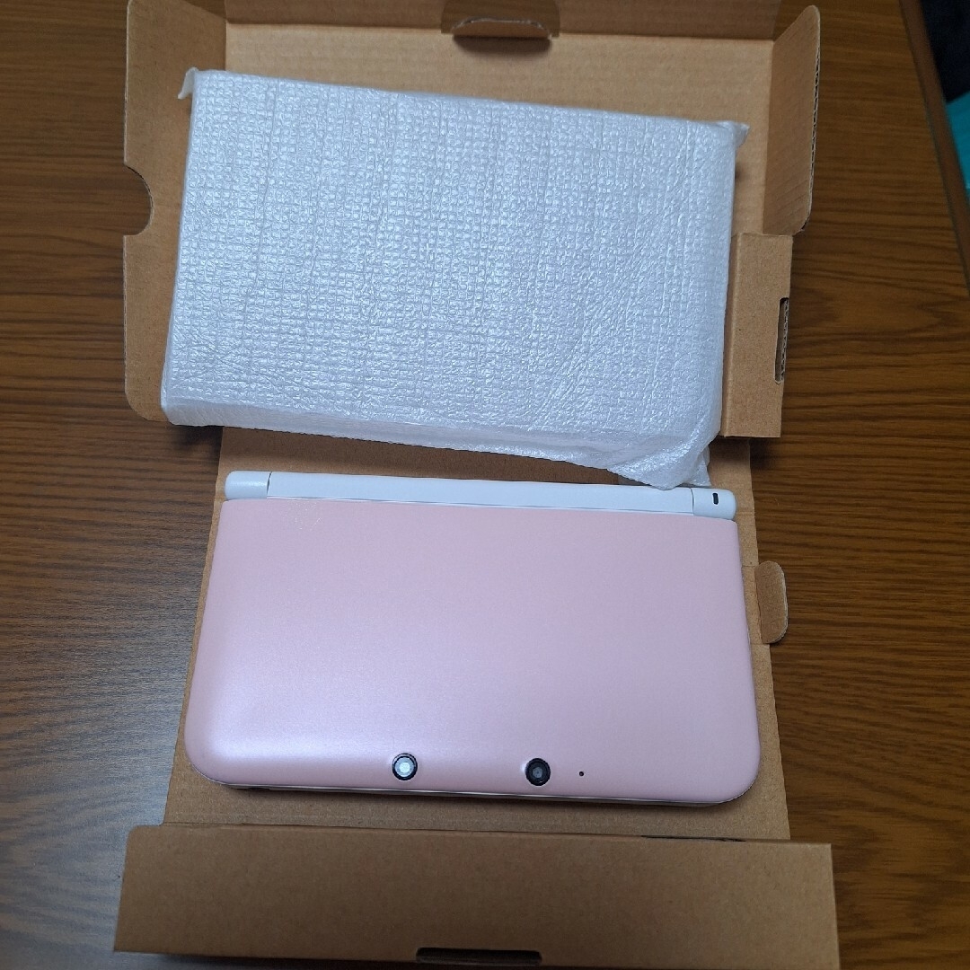 ニンテンドー3DS(ニンテンドー3DS)の3DS LL　ピンク×ホワイト　とびだせ　どうぶつの森 エンタメ/ホビーのゲームソフト/ゲーム機本体(携帯用ゲーム機本体)の商品写真