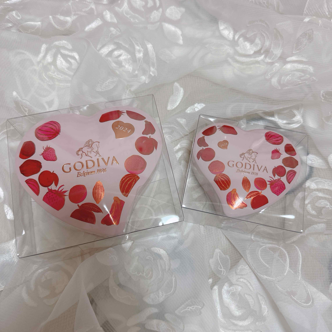 GODIVA(ゴディバ)のGODIVA Gキューブ ハート缶 10粒入 5粒入 2個セット 新品未開封品 食品/飲料/酒の食品(菓子/デザート)の商品写真