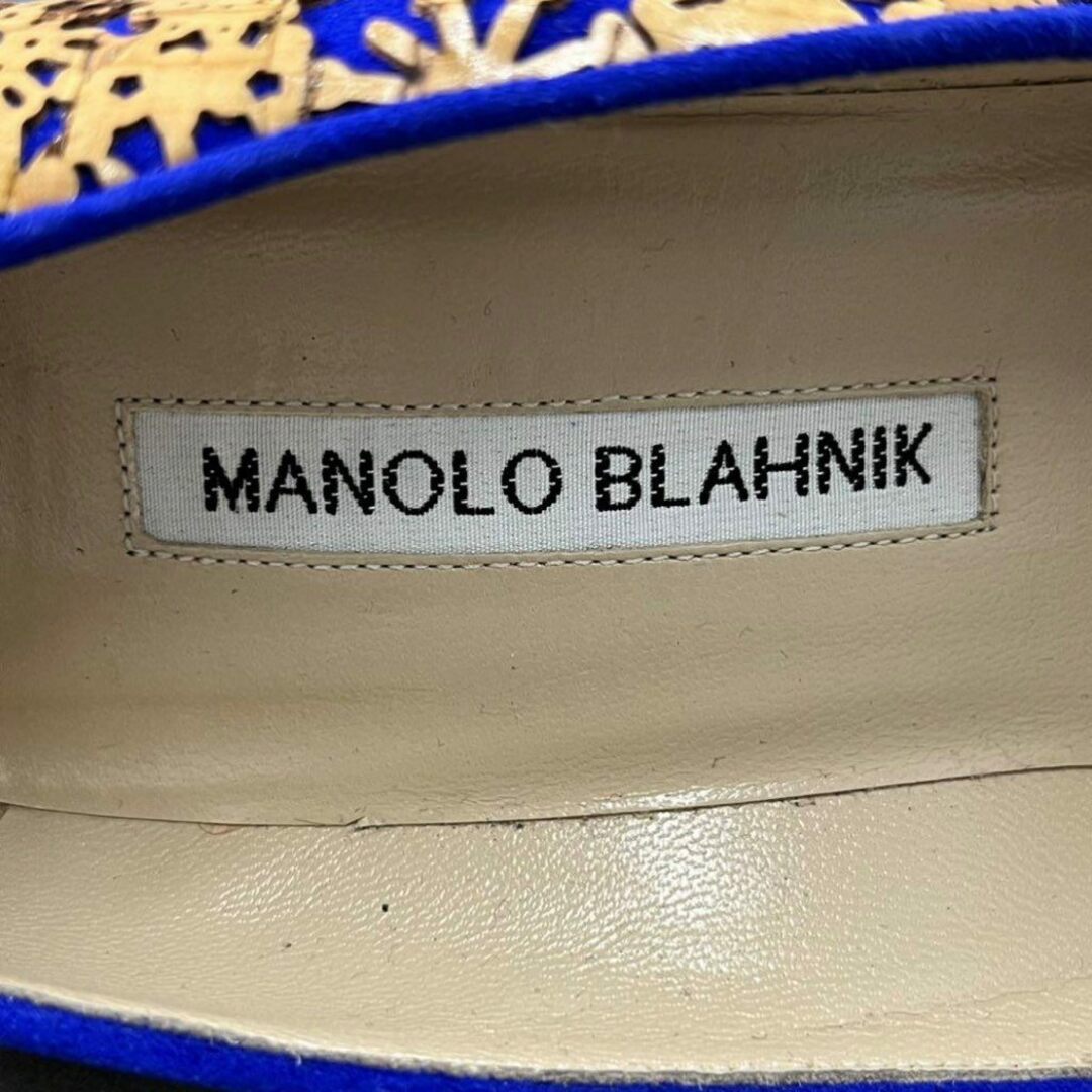 MANOLO BLAHNIK(マノロブラニク)の7h4 《極美品》 MANOLO BLAHNIK マノロブラニク ピンヒール パンプス スエード カーフレザー 花柄 カッティング 36 ブルー レディース レディースの靴/シューズ(ハイヒール/パンプス)の商品写真