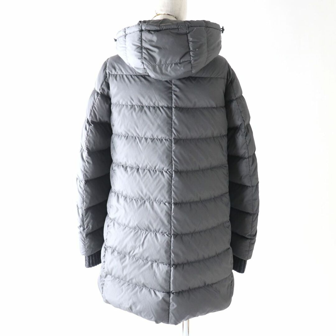 HERNO(ヘルノ)の極美品★正規品 2021年 HERNO ヘルノ PI0660D POLAR-TECH ロゴ金具・フード付  ZIP UP ダウンコート レディース グレー 灰色 40 シンプル◎ レディースのジャケット/アウター(ダウンコート)の商品写真