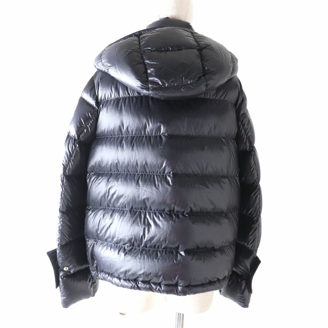 MONCLER(モンクレール)の未使用品★正規品 20SS モンクレール TURQUIN トュルカン レディース BIGロゴワッペン・フード付 ダウンジャケット 黒 1 タグ付 ハンガー付 レディースのジャケット/アウター(ダウンジャケット)の商品写真