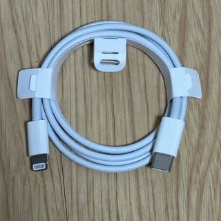 アップル(Apple)の【純正品】Apple USB-C ✖️ Lightningケーブル（1 m）(バッテリー/充電器)