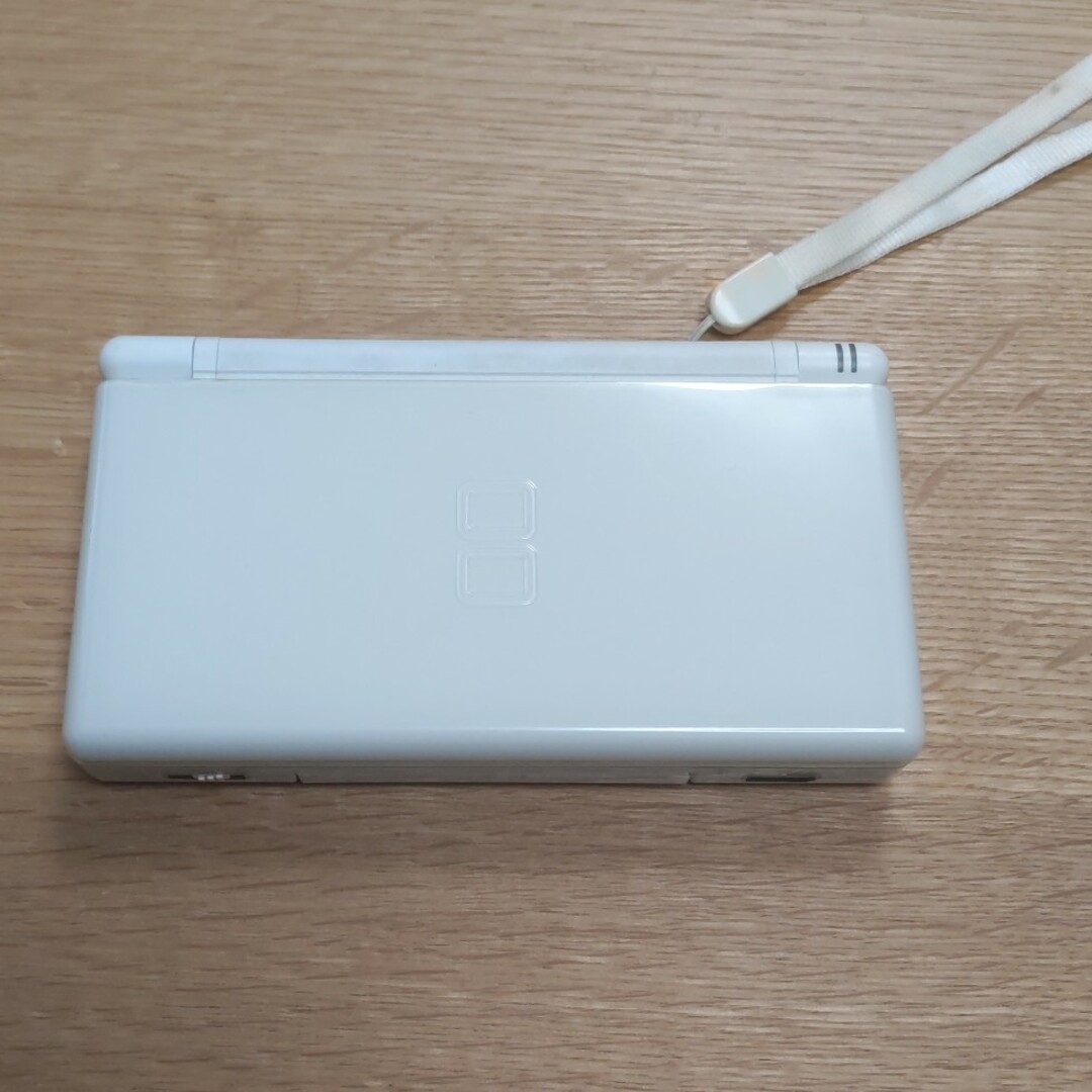 ニンテンドーDS(ニンテンドーDS)のNintendo DS ニンテンド-DS LITE クリスタルホワイト 本体 エンタメ/ホビーのゲームソフト/ゲーム機本体(携帯用ゲーム機本体)の商品写真